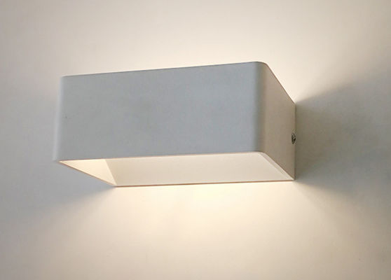 निविड़ अंधकार एल्यूमीनियम सफेद रंग 20 * 10 * 8 cm 9w आधुनिक दीवार प्रकाश