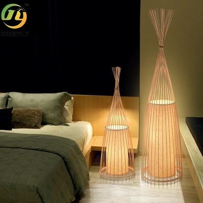 लिविंग रूम बेडरूम लाइट के लिए हस्तनिर्मित बांस बुनाई स्टैंडिंग लाइट्स फ्लोर लैंप